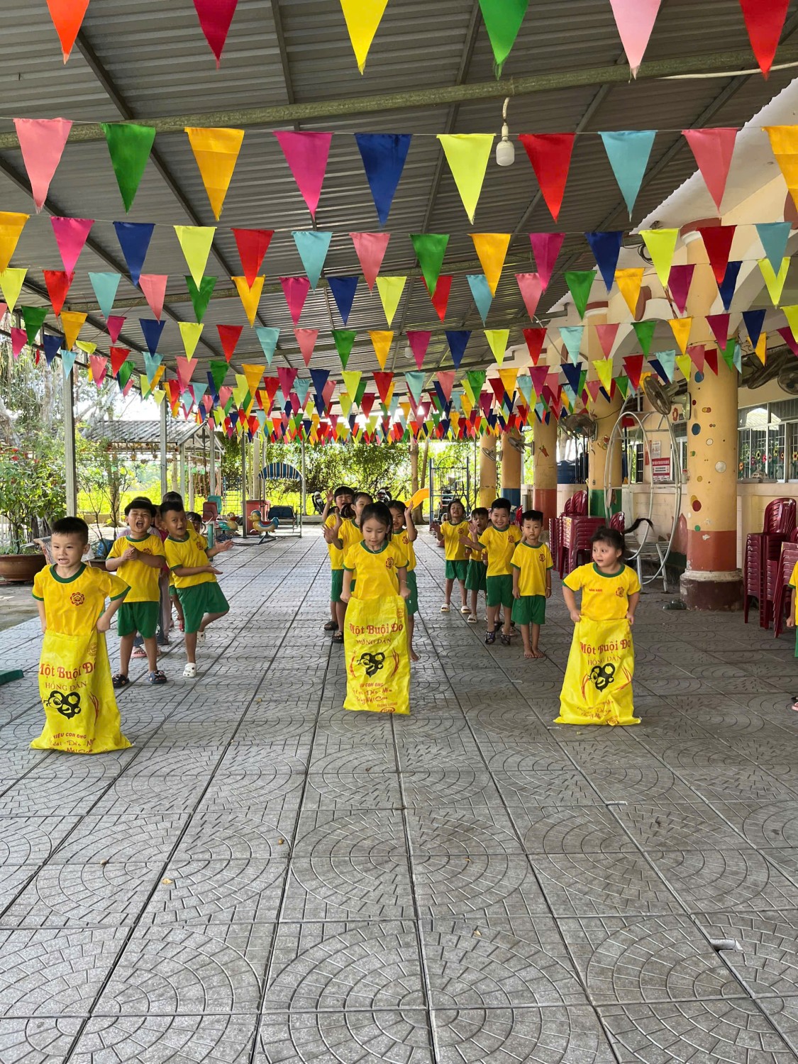 TRƯỜNG MẦM NON HÒA  AN TỔ CHỨC TRÒ CHƠI DÂN GIAN CHO TRẺ